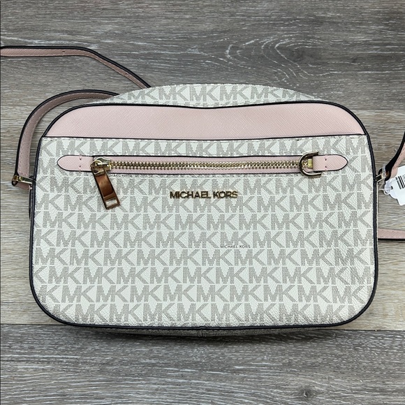 Michael Kors Handbags - 6553 Michael Kors vanilla pink jet set crossbody 1186553